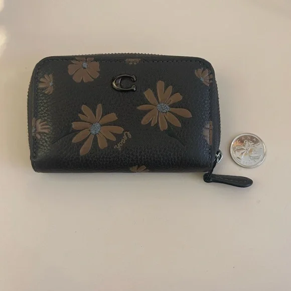 Coach essential small zip around card case - Picture 4 of 4